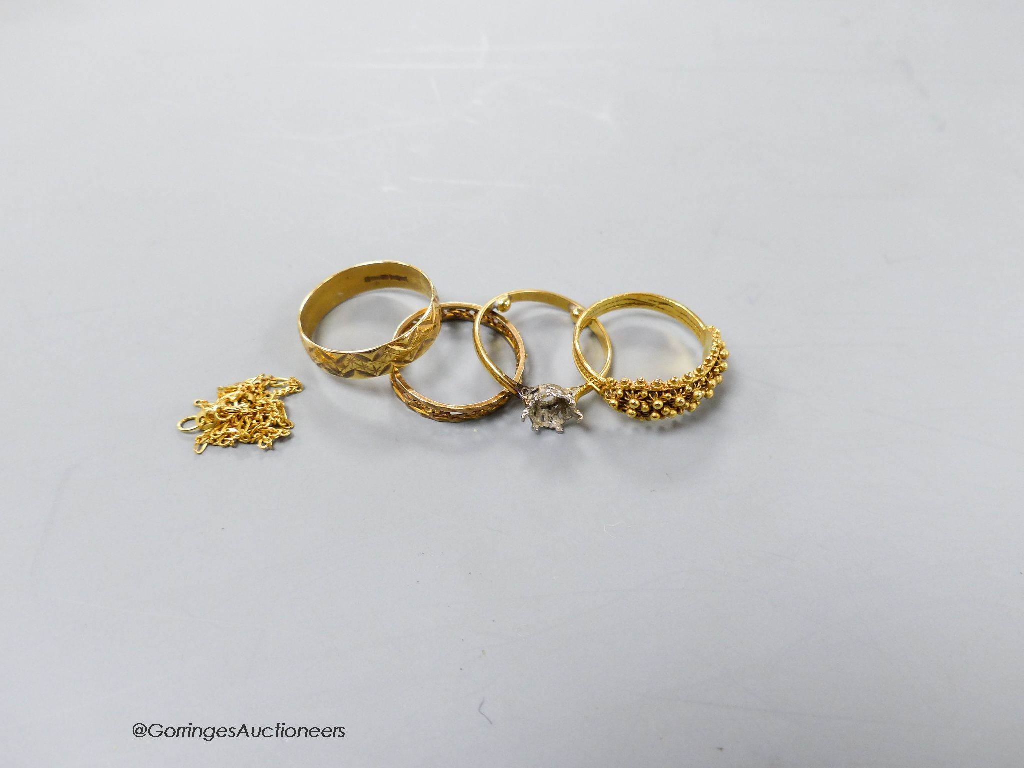 An 18ct gold tablet ring decorated with spheres and an 18ct gold wedding ring 5.6 grams, a yellow metal ring with vacant setting, a pierced 9ct band and a 9ct gold fine chain bracelet, 3 grams.